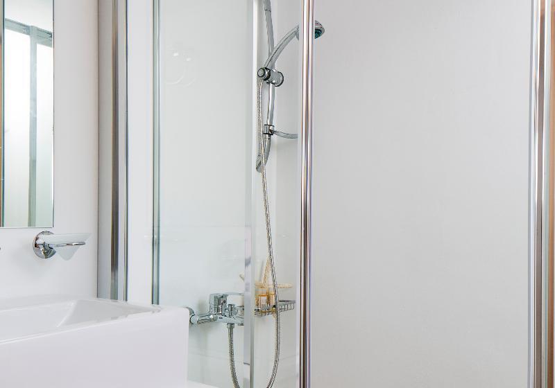 استودیوی پریمیوم, Embassy Suites Louisville Downtown