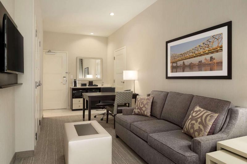 سوئیت برای معلولان, Embassy Suites Louisville Downtown