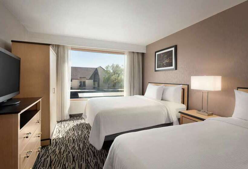 스위트, Embassy Suites Louisville Downtown