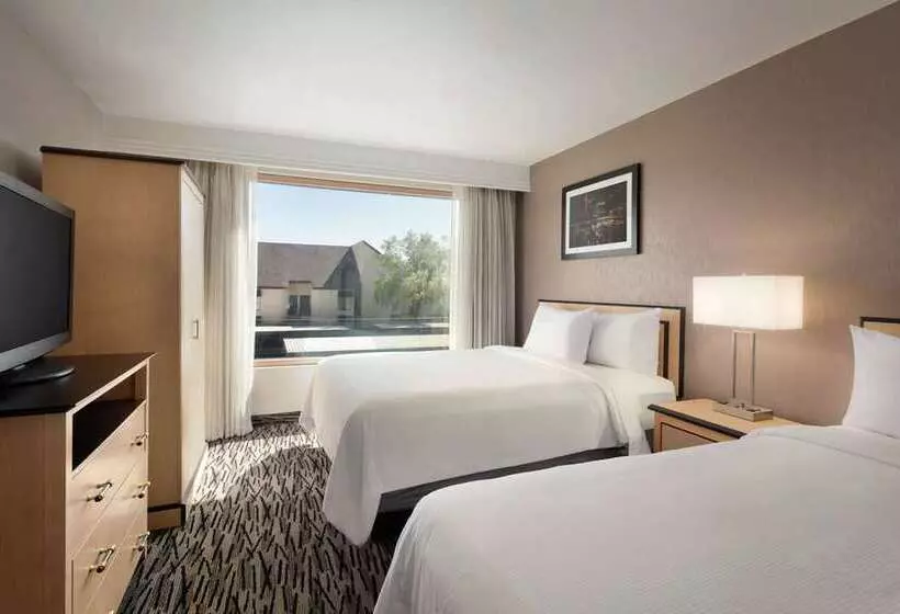 スイート, Embassy Suites Louisville Downtown
