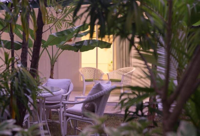 اتاق استاندارد, Equator Village Resort