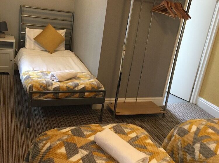 اتاق استاندارد سه نفره, Glenheath