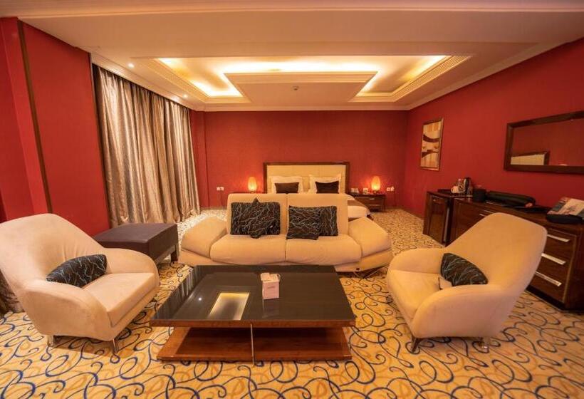 Cameră Familiară, Highcrest