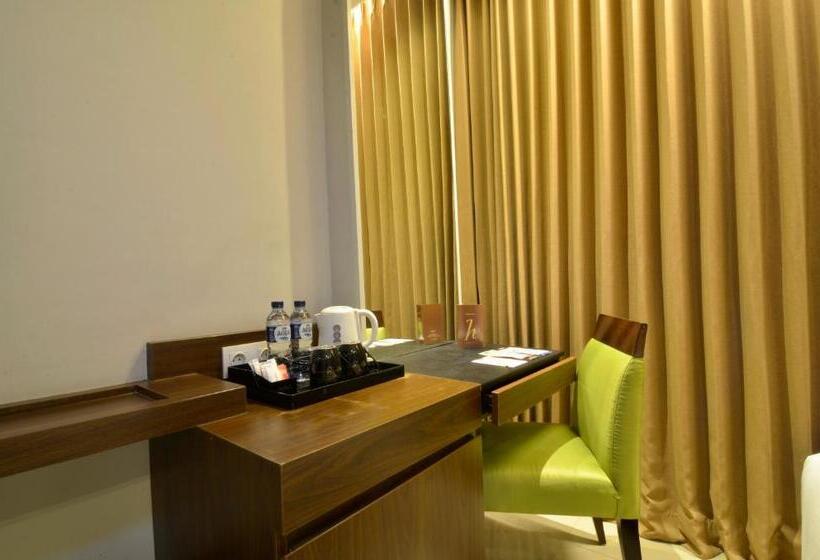 Quarto Deluxe, Howard Johnson By Wyndham Pekalongan