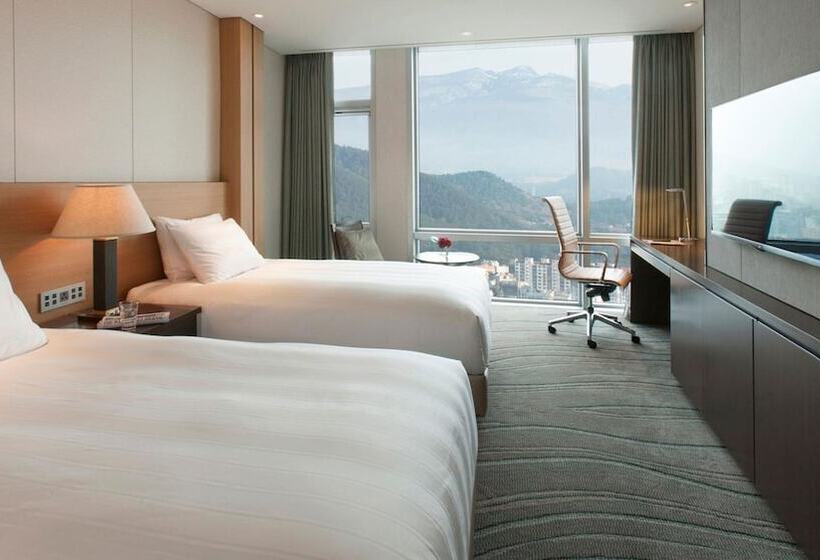 豪华家庭房间, Lotte City Hotel Jeju