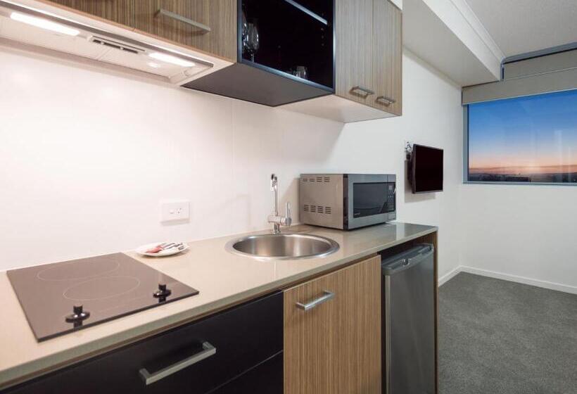 استودیوی استاندارد, Oaks Mackay Rivermarque