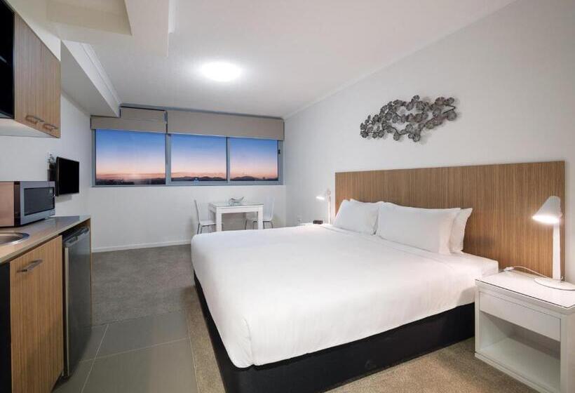 استودیوی استاندارد, Oaks Mackay Rivermarque