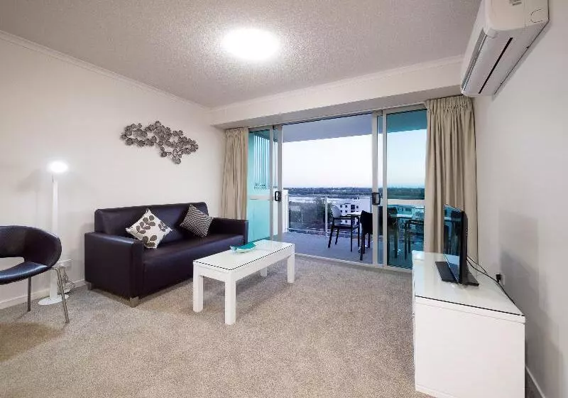 آپارتمان مدیریتی 2 خوابه, Oaks Mackay Rivermarque
