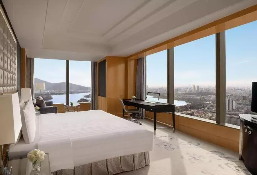 キングサイズベッドのスタンダードルーム, Shangrila Nanjing