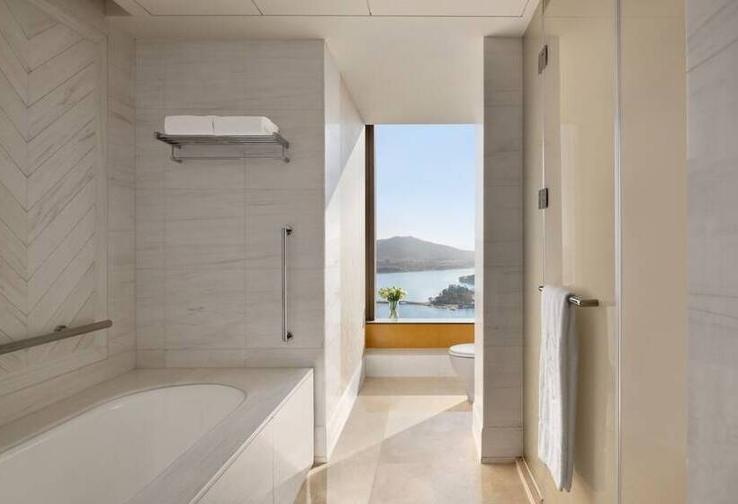 Номер Премиум Вид на Озеро, Shangrila Nanjing