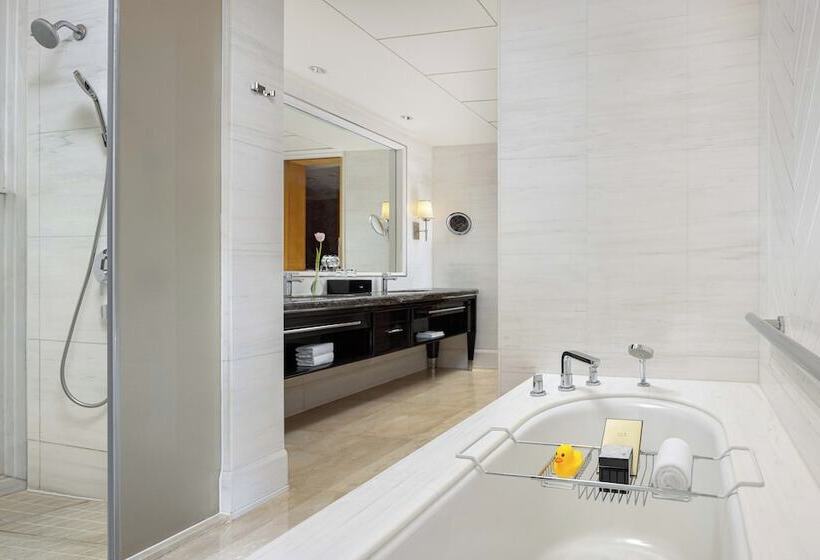 Номер Премиум Вид на Озеро, Shangrila Nanjing