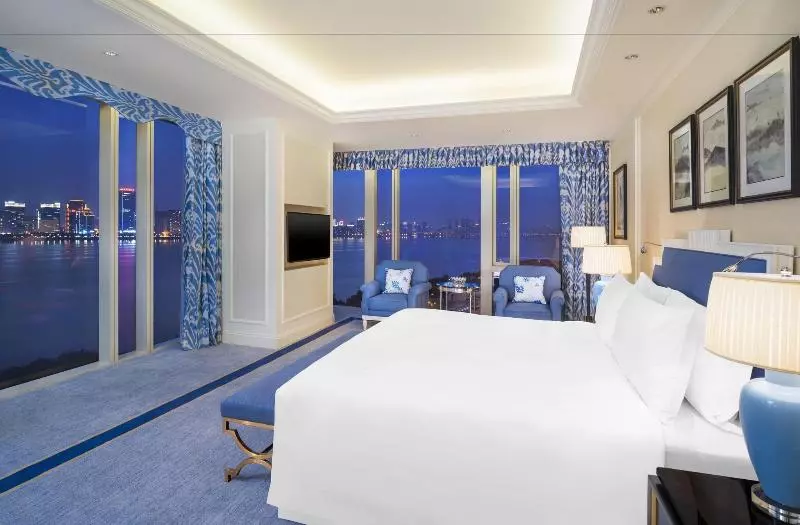キングサイズベッドのスイートルーム, The Azure Qiantang, A Luxury Collection Hotel, Hangzhou