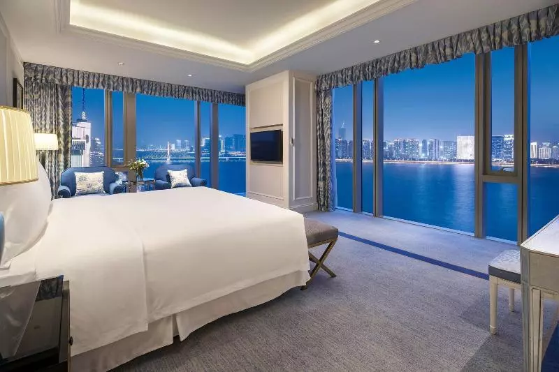 キングサイズベッドのスイートルーム, The Azure Qiantang, A Luxury Collection Hotel, Hangzhou