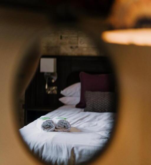 Номер Стандарт, The Bull