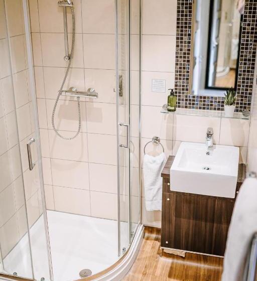 Семейный Номер, The Bull