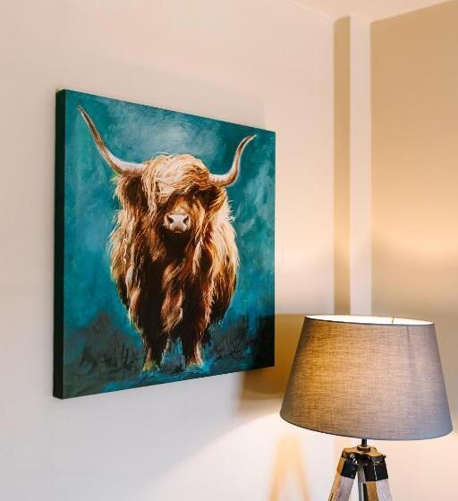 חדר משפחתי, The Bull