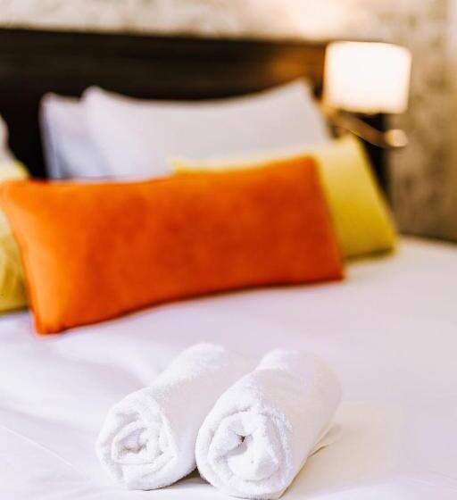 Номер Deluxe, The Bull