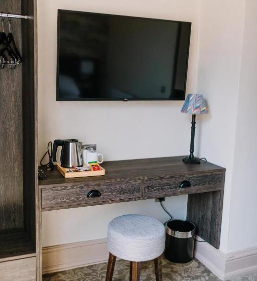 패밀리 룸, The Bull