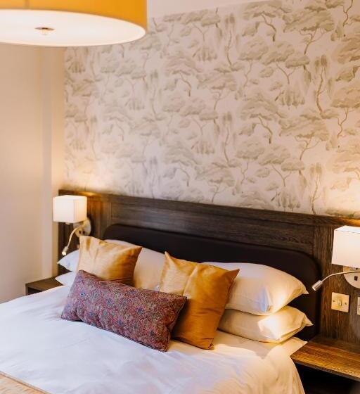 Номер Deluxe, The Bull