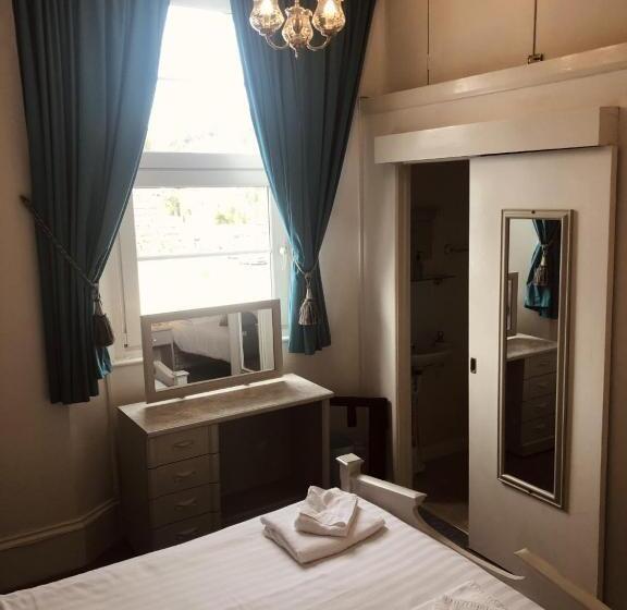 اتاق خانوادگی, The Purple Tree Guest House