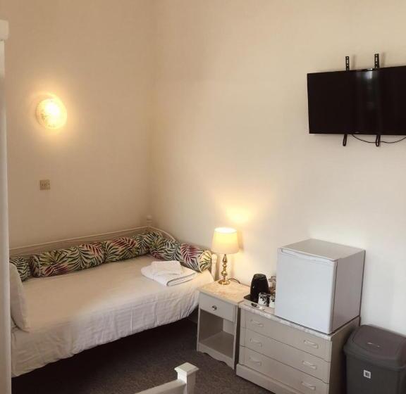 اتاق خانوادگی, The Purple Tree Guest House