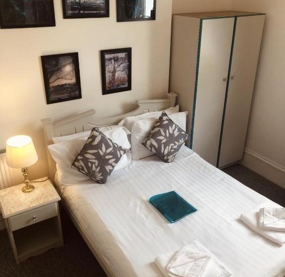 اتاق خانوادگی, The Purple Tree Guest House