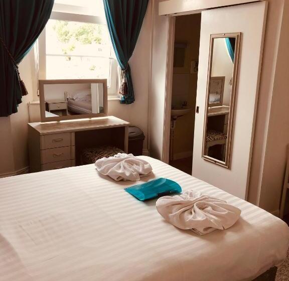 اتاق خانوادگی, The Purple Tree Guest House