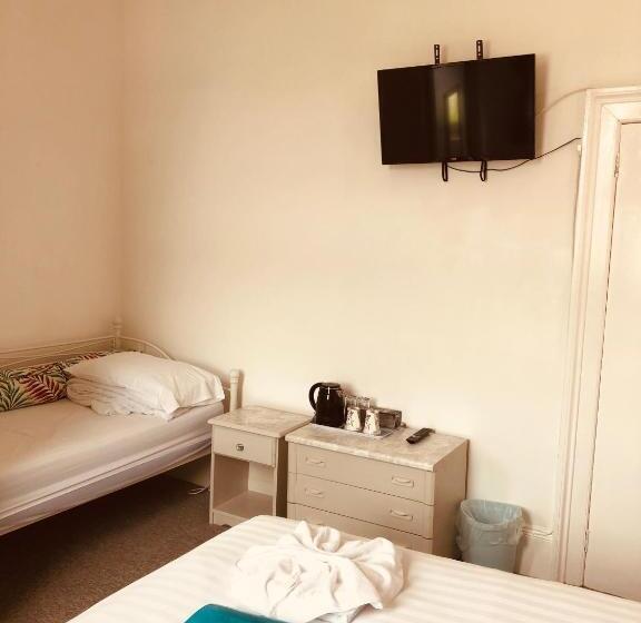 اتاق خانوادگی, The Purple Tree Guest House