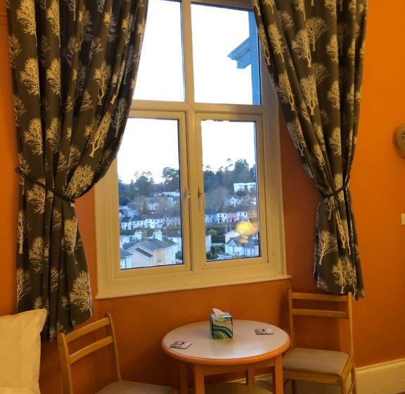 اتاق خانوادگی با چشمانداز باغ, The Purple Tree Guest House