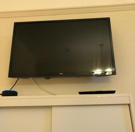 اتاق خانوادگی با چشمانداز باغ, The Purple Tree Guest House