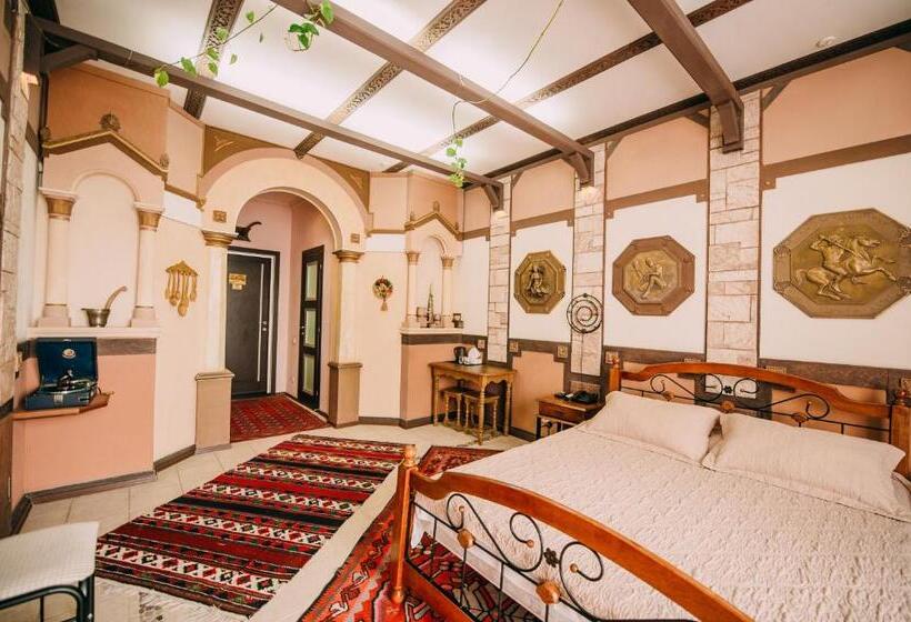 Cameră Standard, Urartu