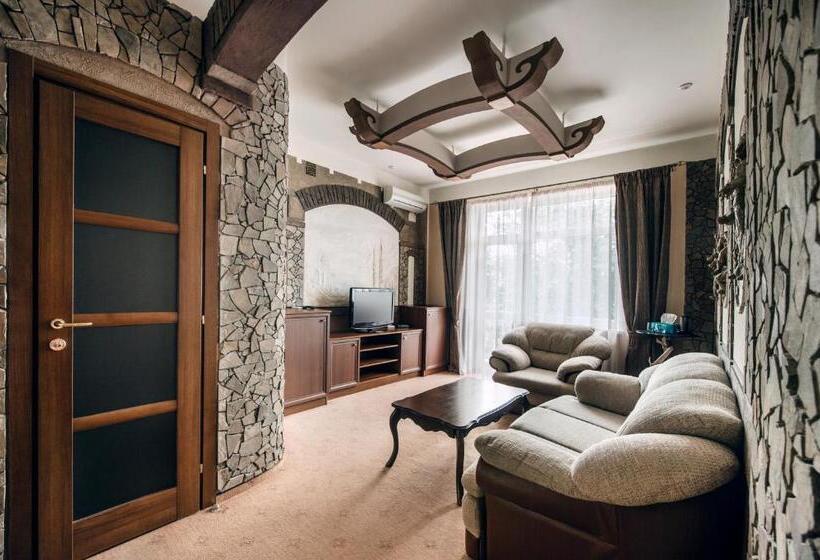 Junior Suite, Urartu