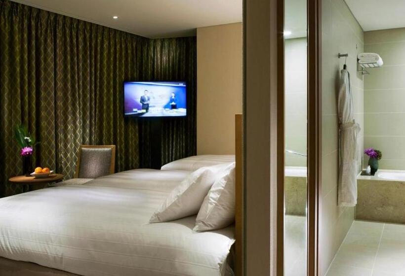 스탠다드 트리플 룸, Lotte City Hotel Jeju