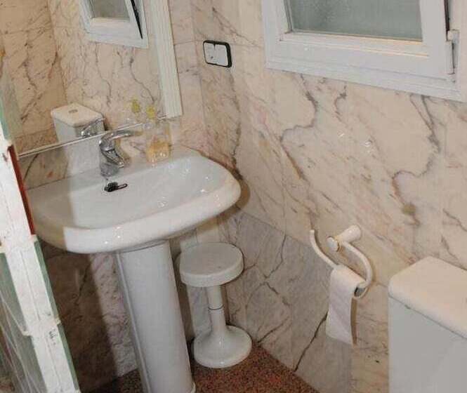 اتاق استاندارد با سرویس بهداشتی مشترک, Pensión Iglesias