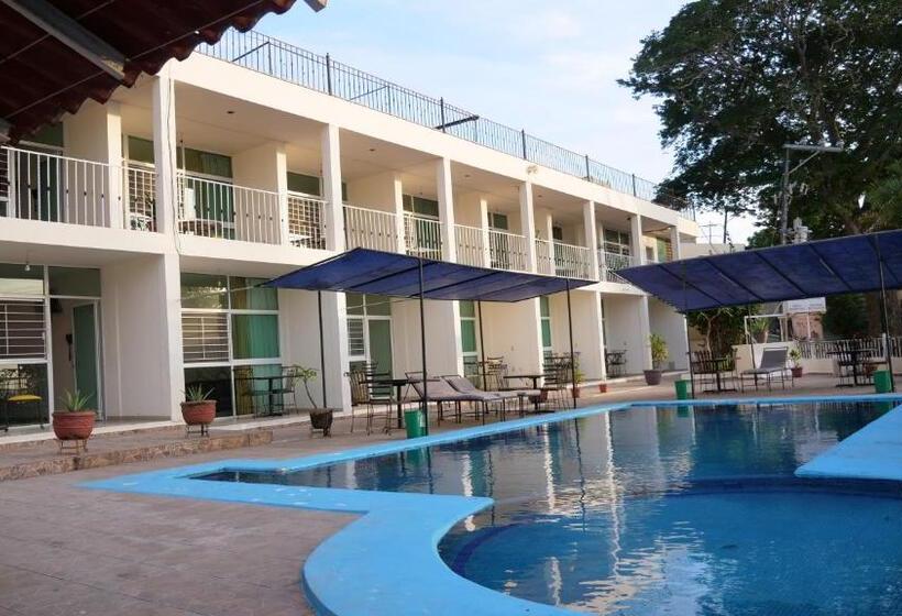 غرفة قياسية مطلّة علي حمام السباحة, Dubai De Miramar