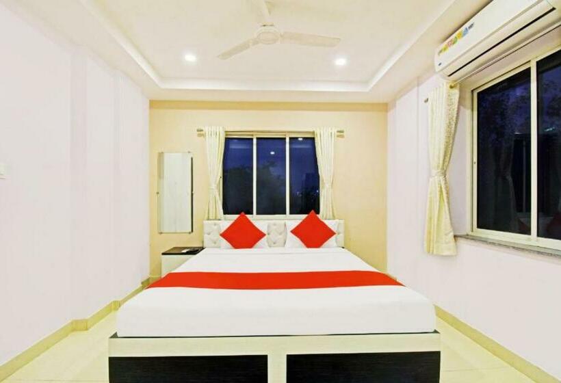 Deluxe Rum, Goroomgo Royal Galaxy Newtown Kolkata