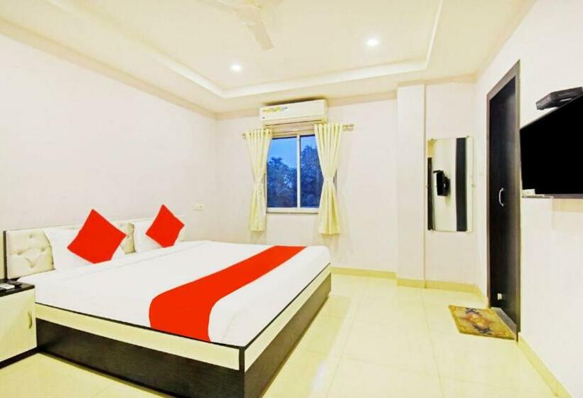 Deluxe Rum, Goroomgo Royal Galaxy Newtown Kolkata