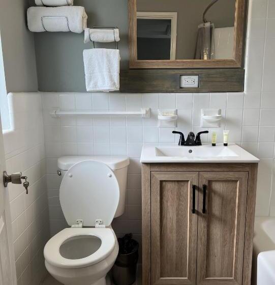 إستوديو قياسى سرير كينج, Bluegem Motel