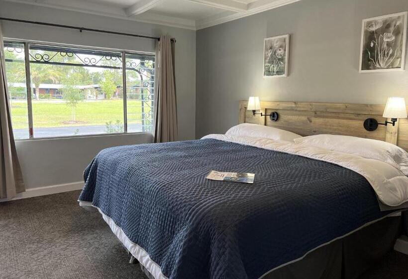 إستوديو قياسى سرير كينج, Bluegem Motel