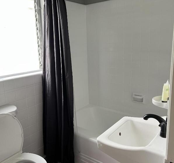 غرفة ديلوكس ثلاثية, Bluegem Motel