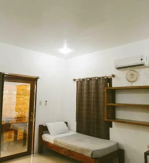 اتاق خانوادگی, Casa De Loren Family Room