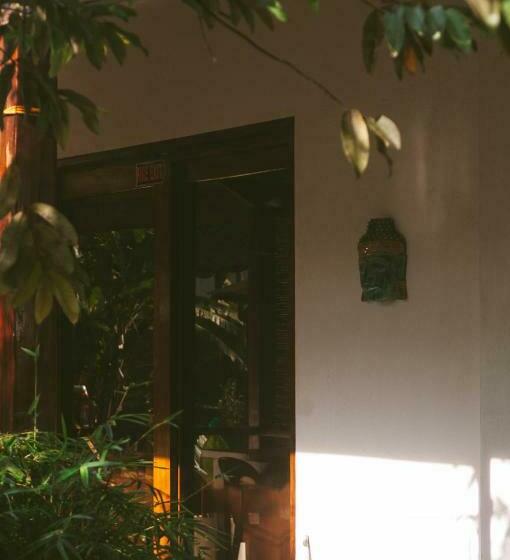 اتاق خانوادگی, Casa De Loren Family Room