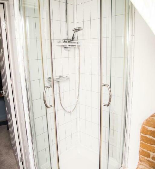 חדר סטנדרט, The Crown