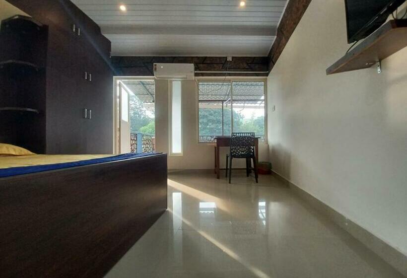 Номер Стандарт с Балконом, Jeena Motel