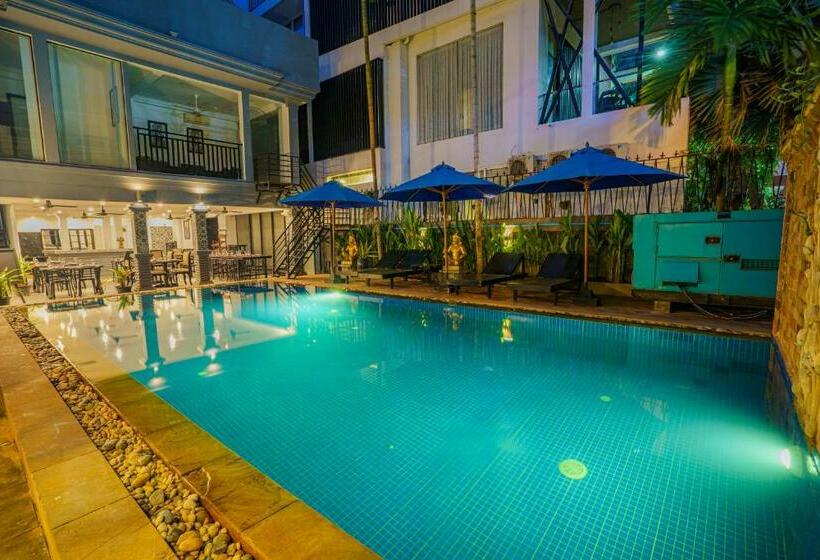家庭间, The Rabbit Hole Hotel & Spa