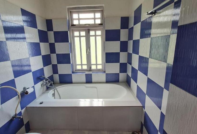 غرفة ديلوكس سرير كينج, Himsagar