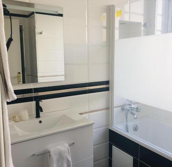 Номер Стандарт Трехместный, Hôtel D Angleterre Rouen Centre Gare