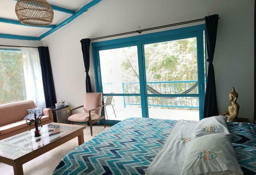 غرفة ديلوكس مزودة بشرفة, Duck House Hostel / La Vega