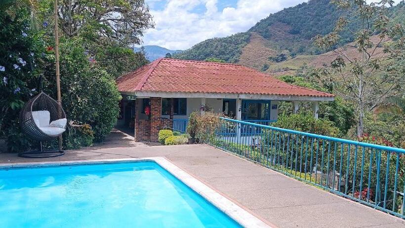 فيلا غرفة نوم واحدة مع مسبح, Duck House Hostel / La Vega