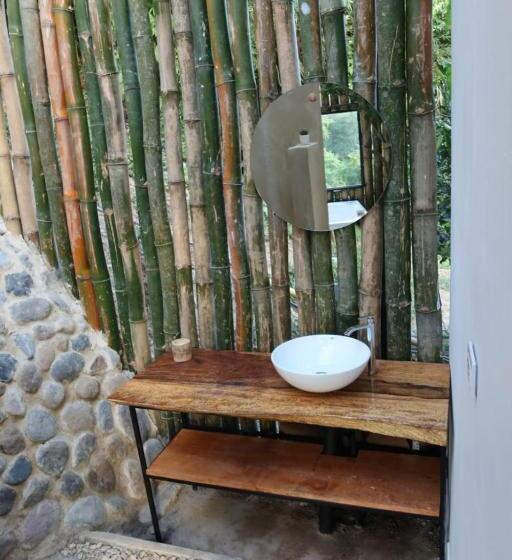 كابينة, Duck House Hostel / La Vega